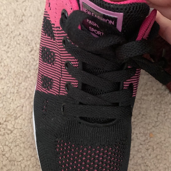 Girls grade school shoes - Picture 3 of 4